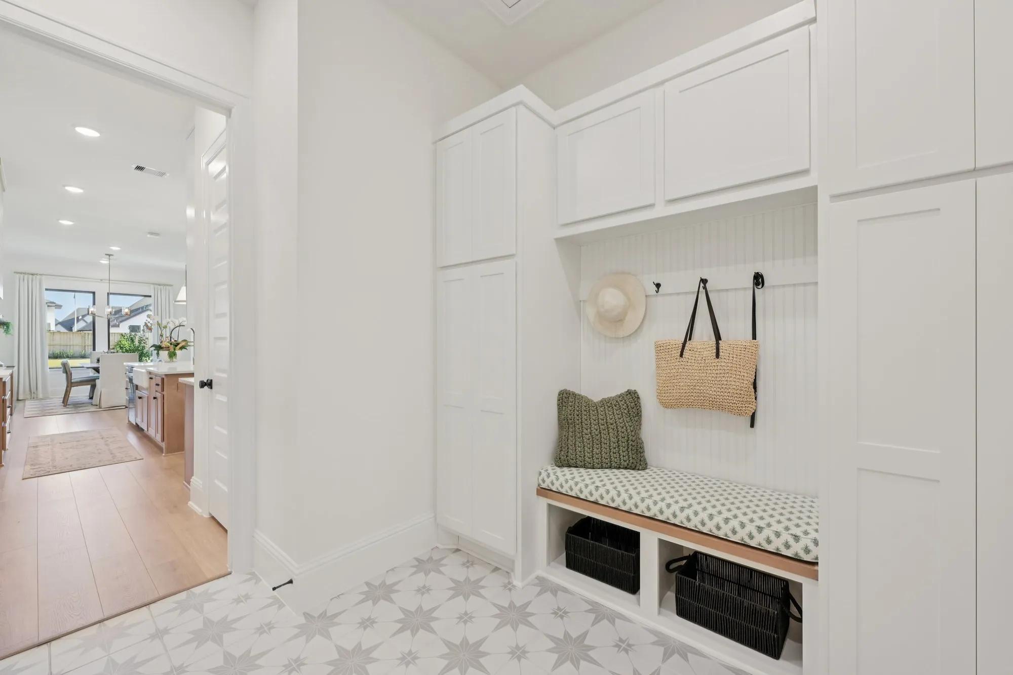 MER7-0006-3M_ElliotA_Family_Ready_Room_1